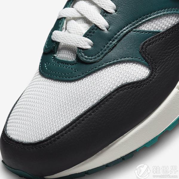 全新 LeBron 联名的 Nike Air Max 1 官图曝光