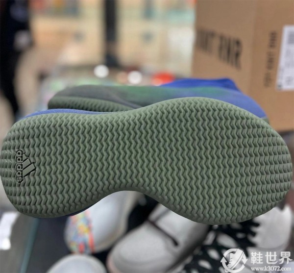 adidas,Yeezy,Knit Runner,Faded 侃爷「香蕉鞋」新配色首次曝光！这蓝绿渐变有点帅啊！